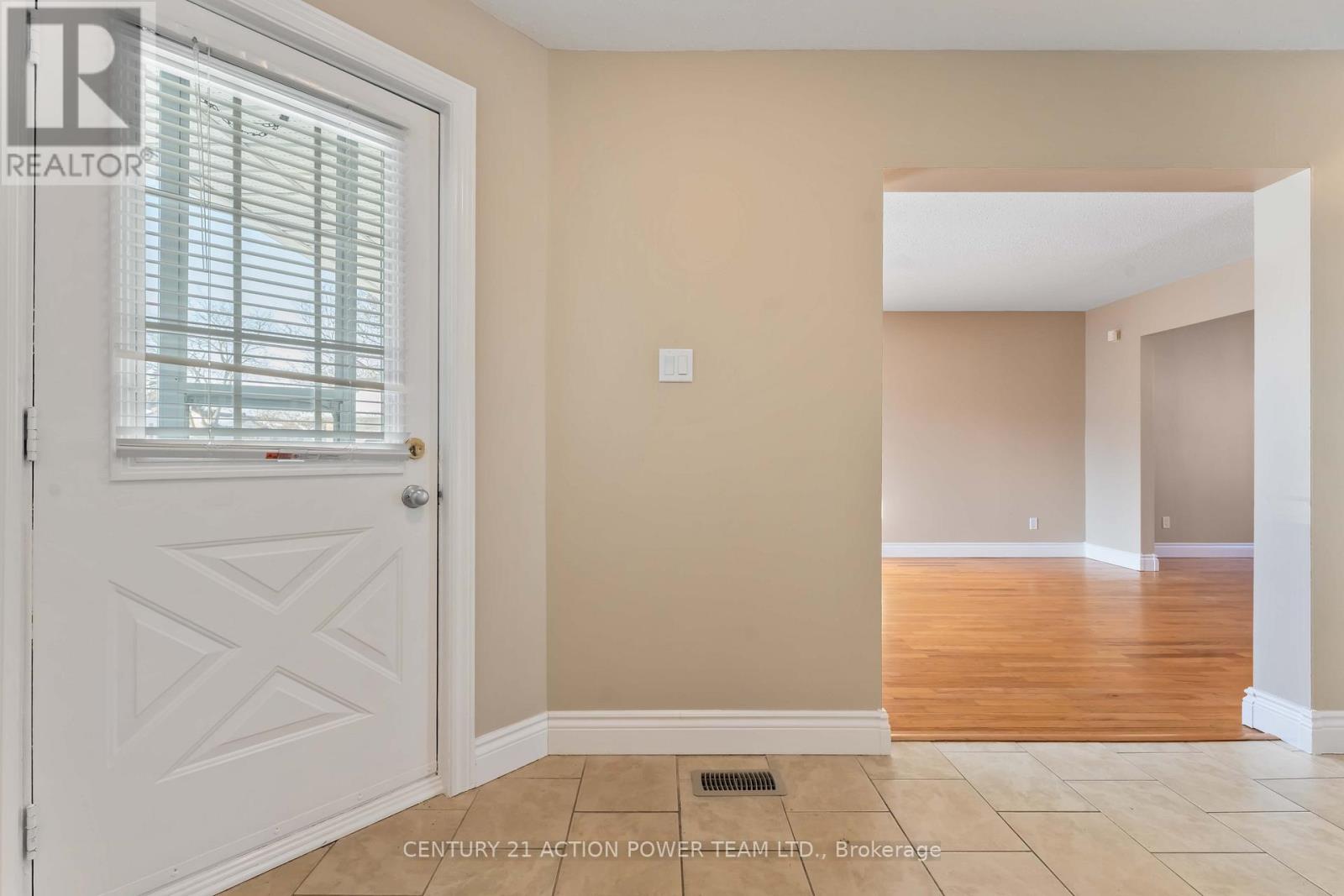 A - 1936 Longman Crescent, Ottawa, Ontario  K1C 5G6 - Photo 4 - X12843356