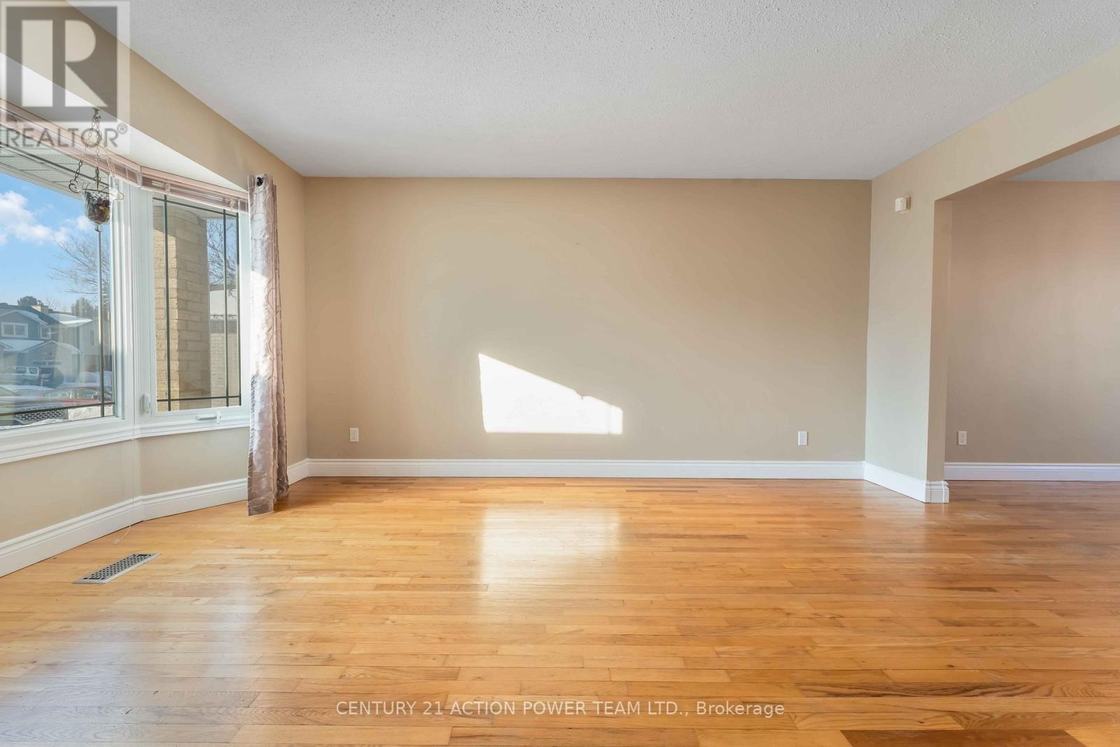 A - 1936 Longman Crescent, Ottawa, Ontario  K1C 5G6 - Photo 8 - X12843356