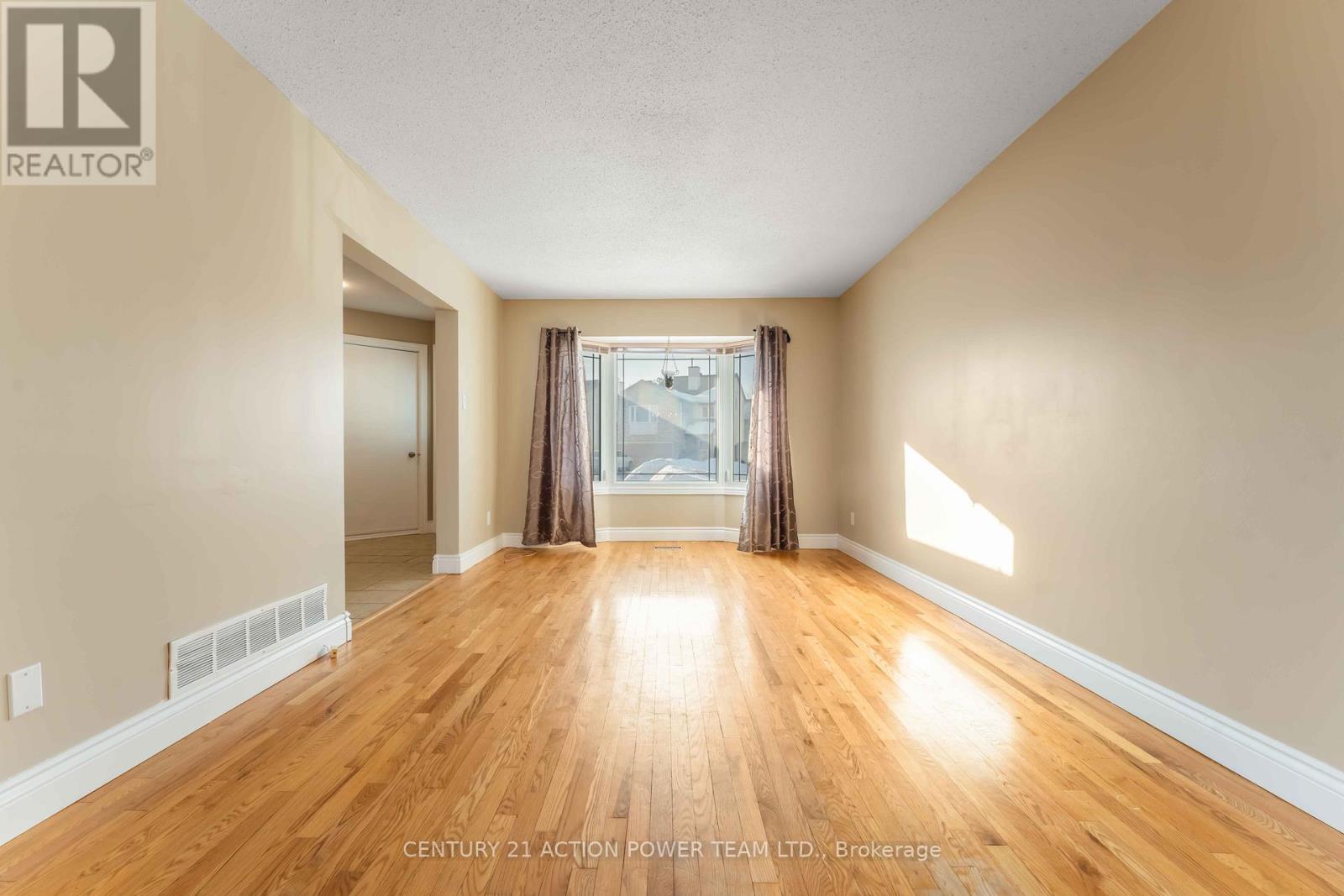 A - 1936 Longman Crescent, Ottawa, Ontario  K1C 5G6 - Photo 9 - X12843356