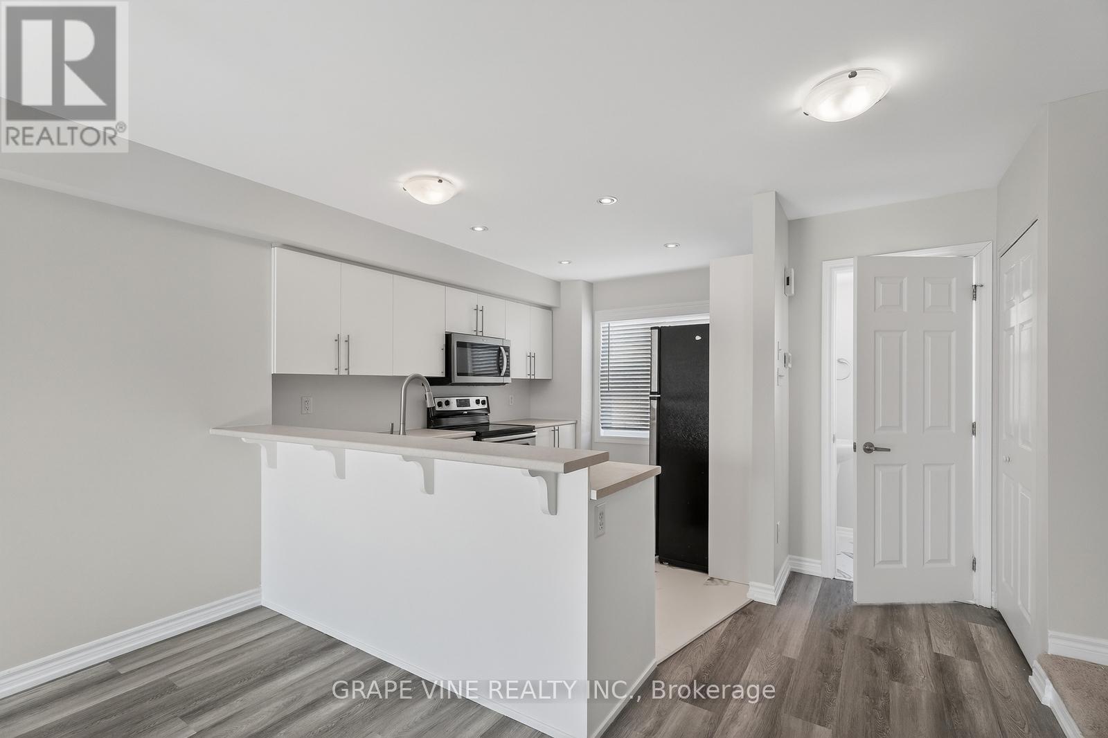 750 Sanibel Private, Ottawa, Ontario  K2H 0A8 - Photo 12 - X12843480