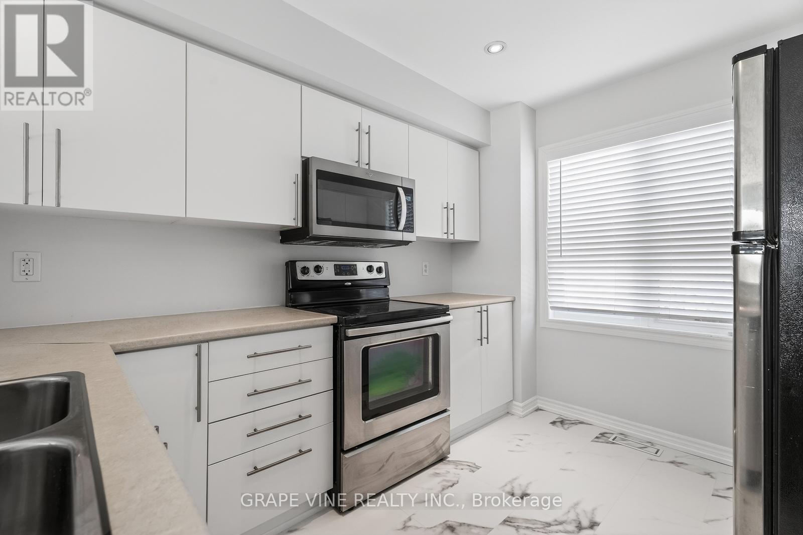 750 Sanibel Private, Ottawa, Ontario  K2H 0A8 - Photo 13 - X12843480