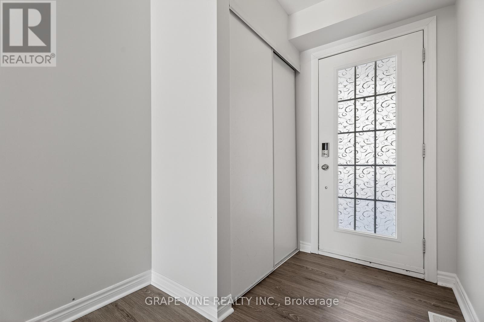 750 Sanibel Private, Ottawa, Ontario  K2H 0A8 - Photo 3 - X12843480