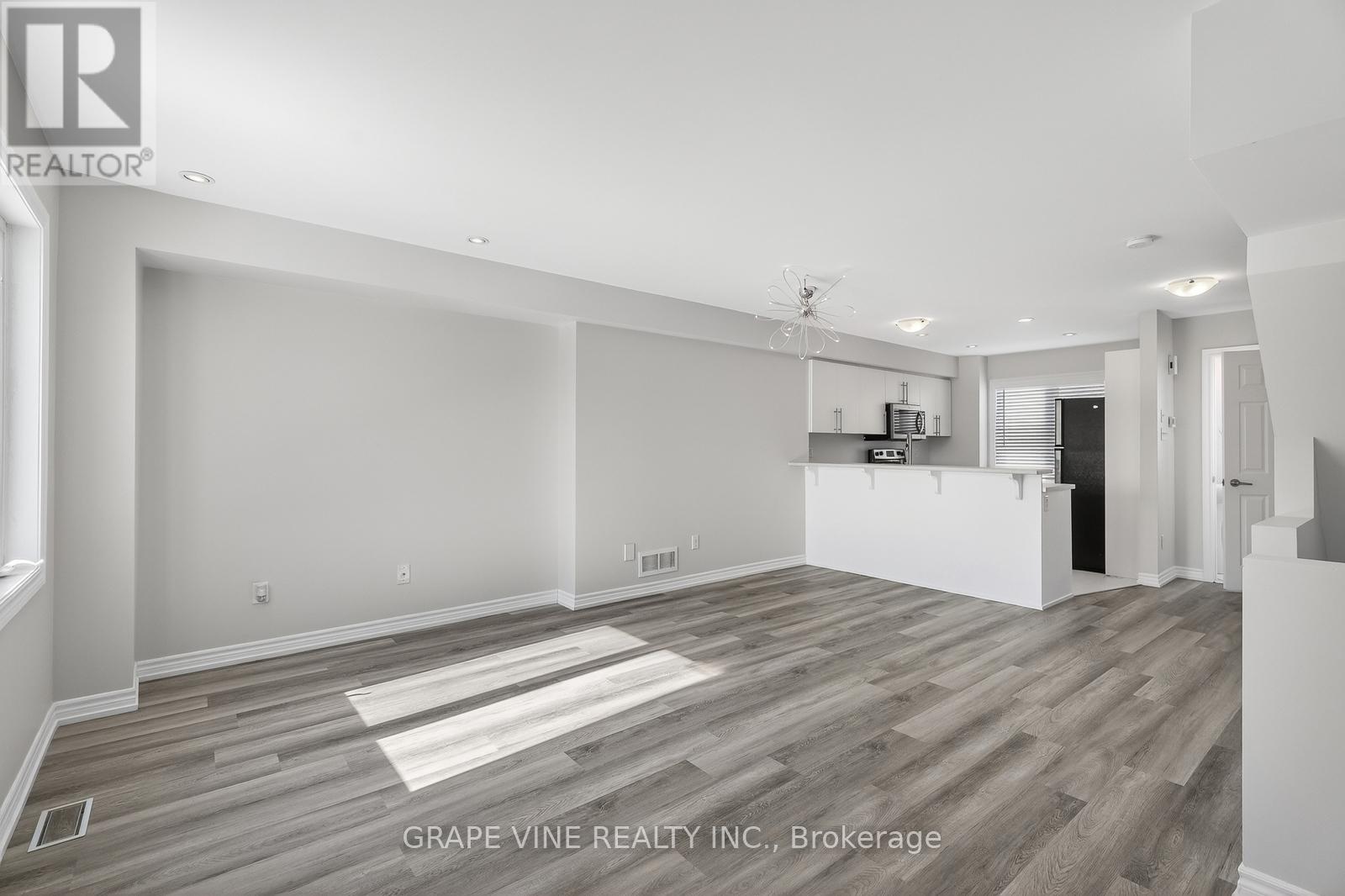 750 Sanibel Private, Ottawa, Ontario  K2H 0A8 - Photo 8 - X12843480