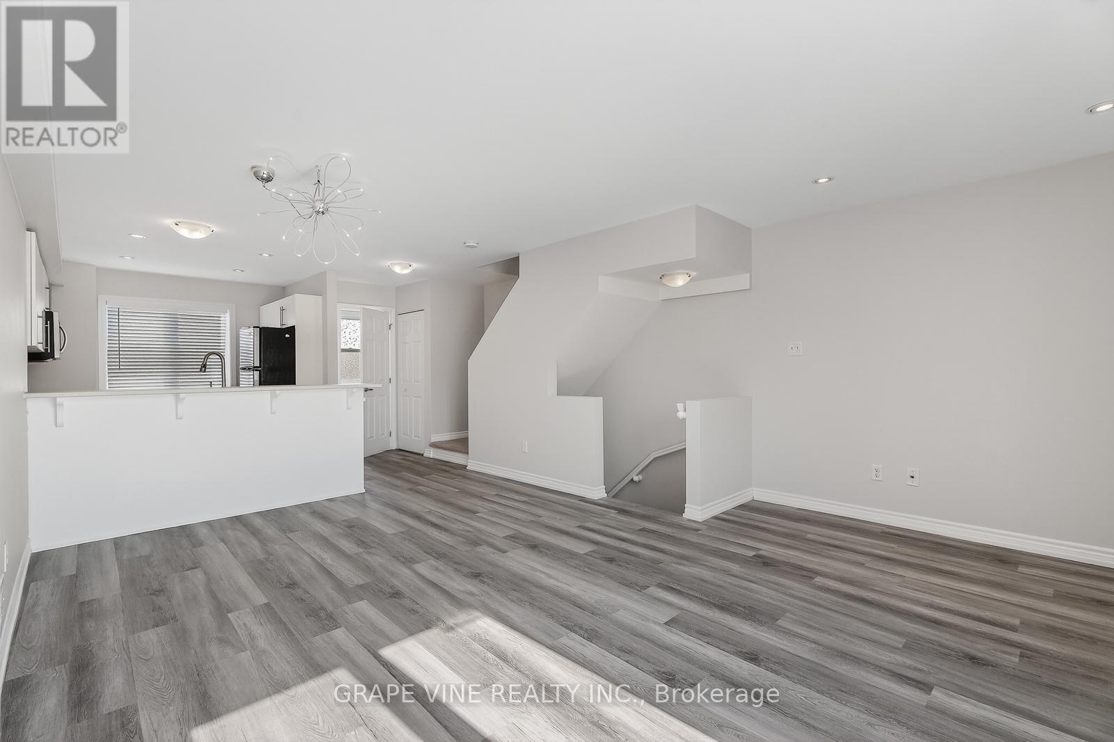 750 Sanibel Private, Ottawa, Ontario  K2H 0A8 - Photo 9 - X12843480