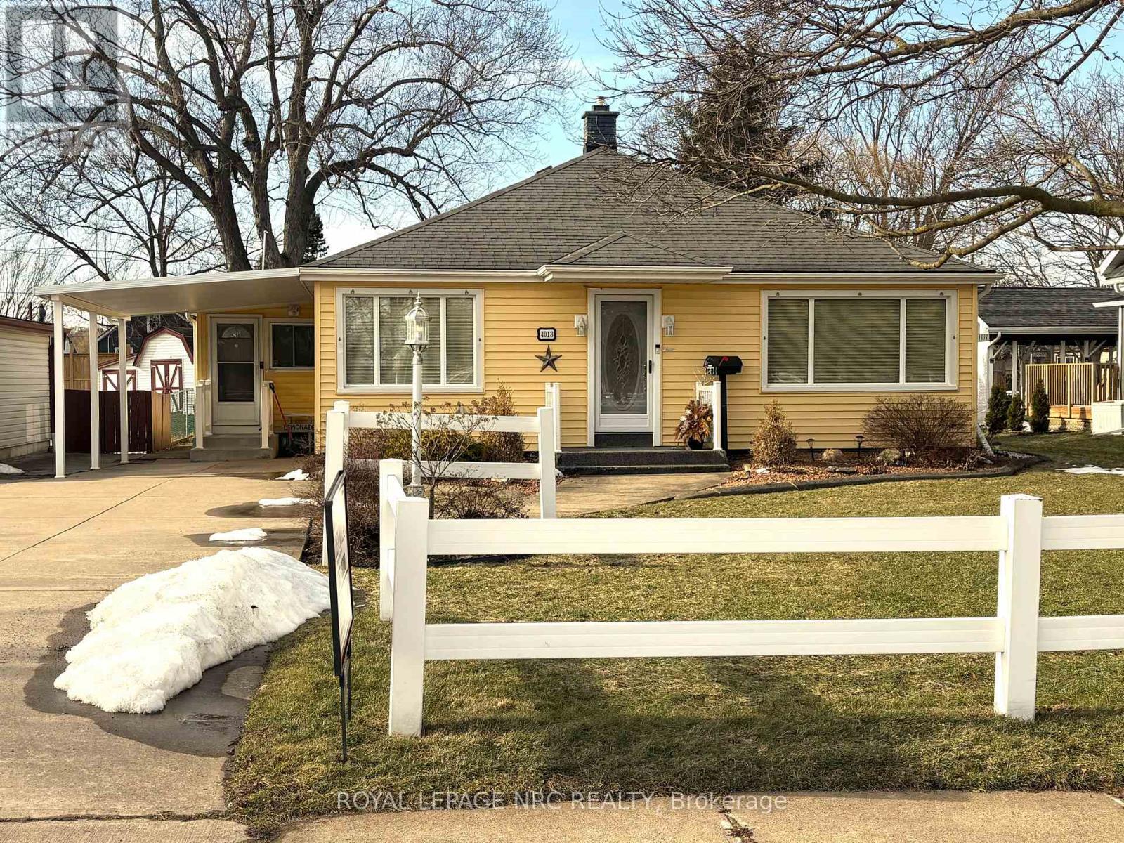 4013 Welland Street, Niagara Falls, Ontario  L2G 6J7 - Photo 1 - X12843392