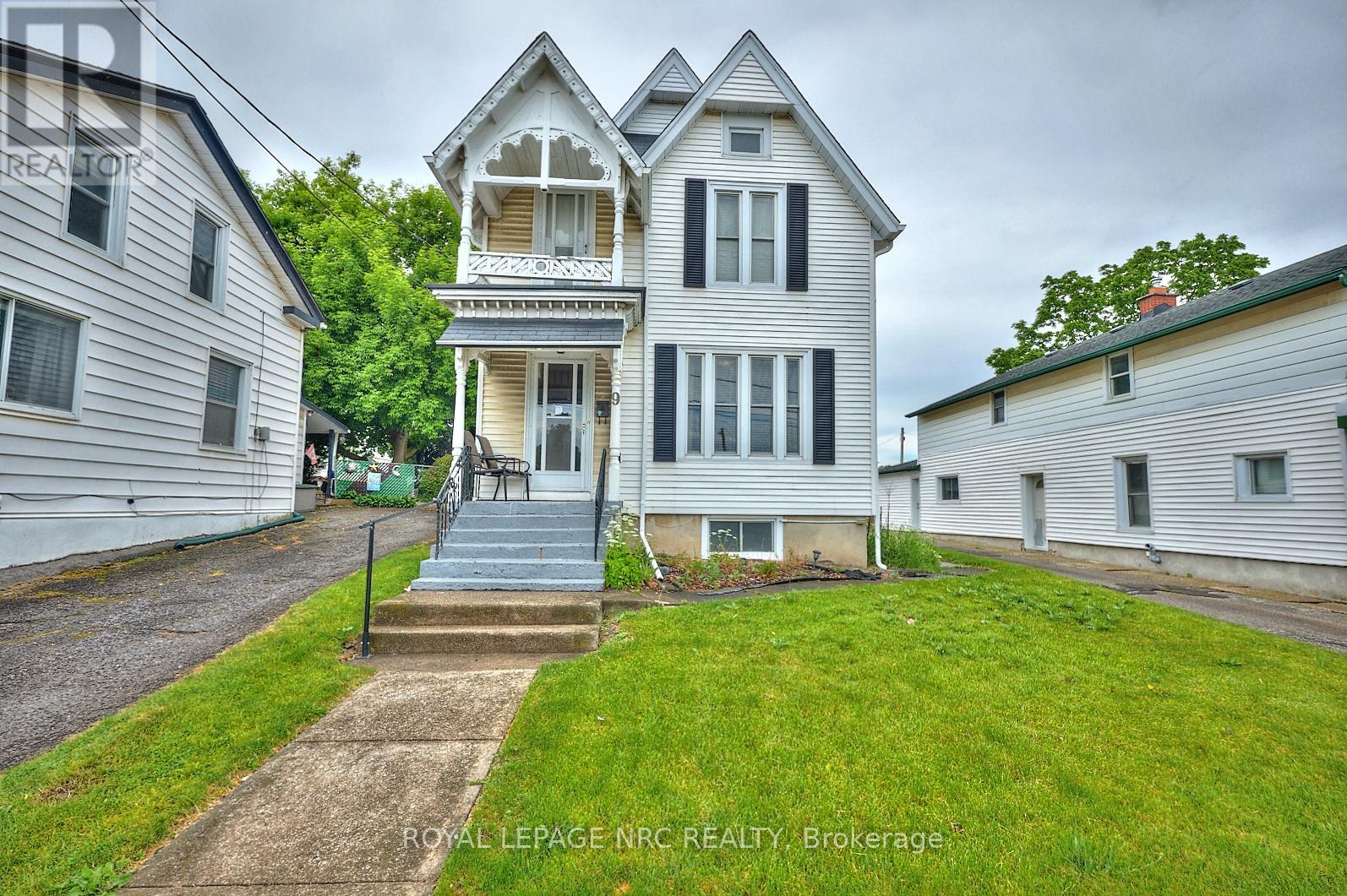 9 Pine Street S, Thorold, Ontario  L2V 3L1 - Photo 2 - X12843482