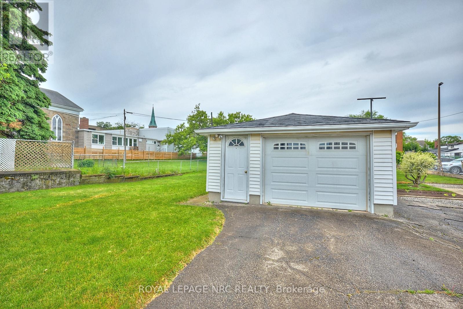 9 Pine Street S, Thorold, Ontario  L2V 3L1 - Photo 5 - X12843482