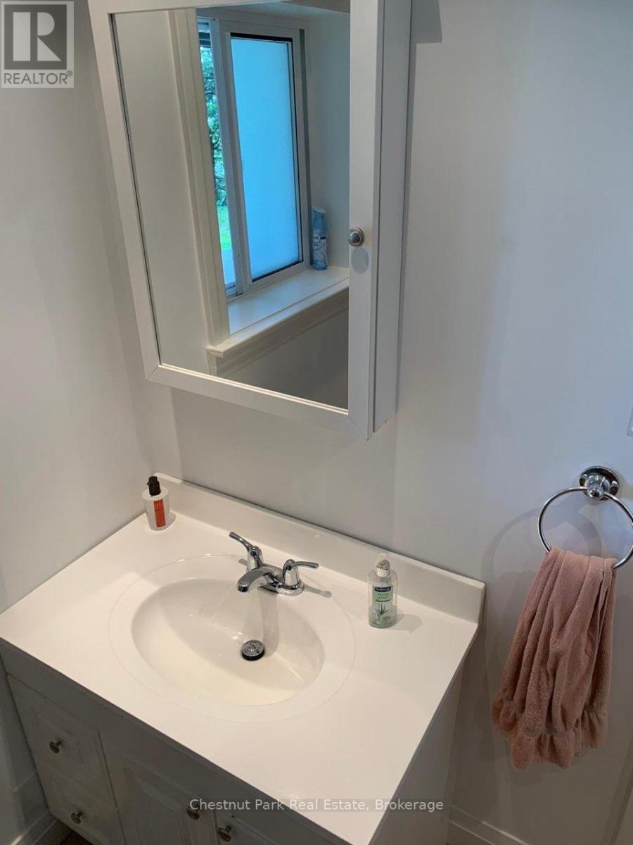 B - 34 Georgian Lane, Tay, Ontario  L0K 1R0 - Photo 10 - S12843182