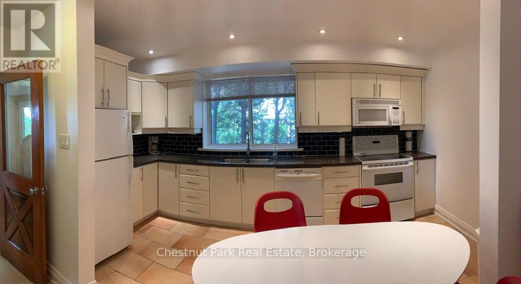 B - 34 Georgian Lane, Tay, Ontario  L0K 1R0 - Photo 3 - S12843182