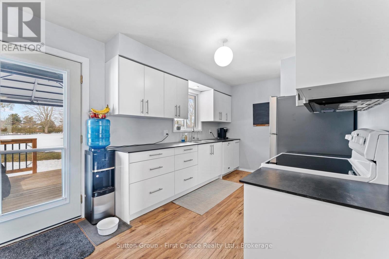 52 Water Street, Huron East, Ontario  N0K 1G0 - Photo 15 - X12843156