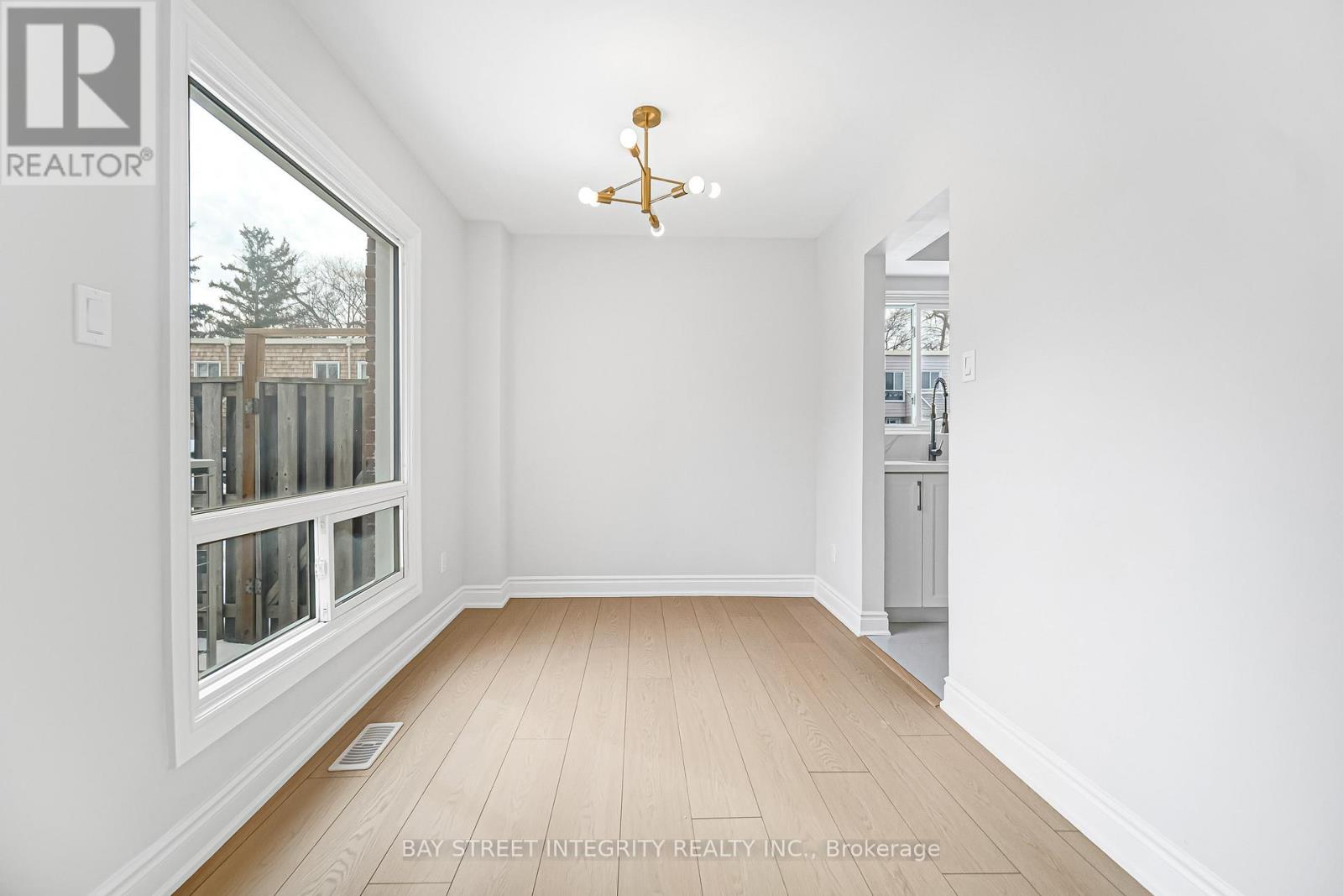 41 Elsa Vine Way, Toronto, Ontario  M2J 4H8 - Photo 12 - C12843180