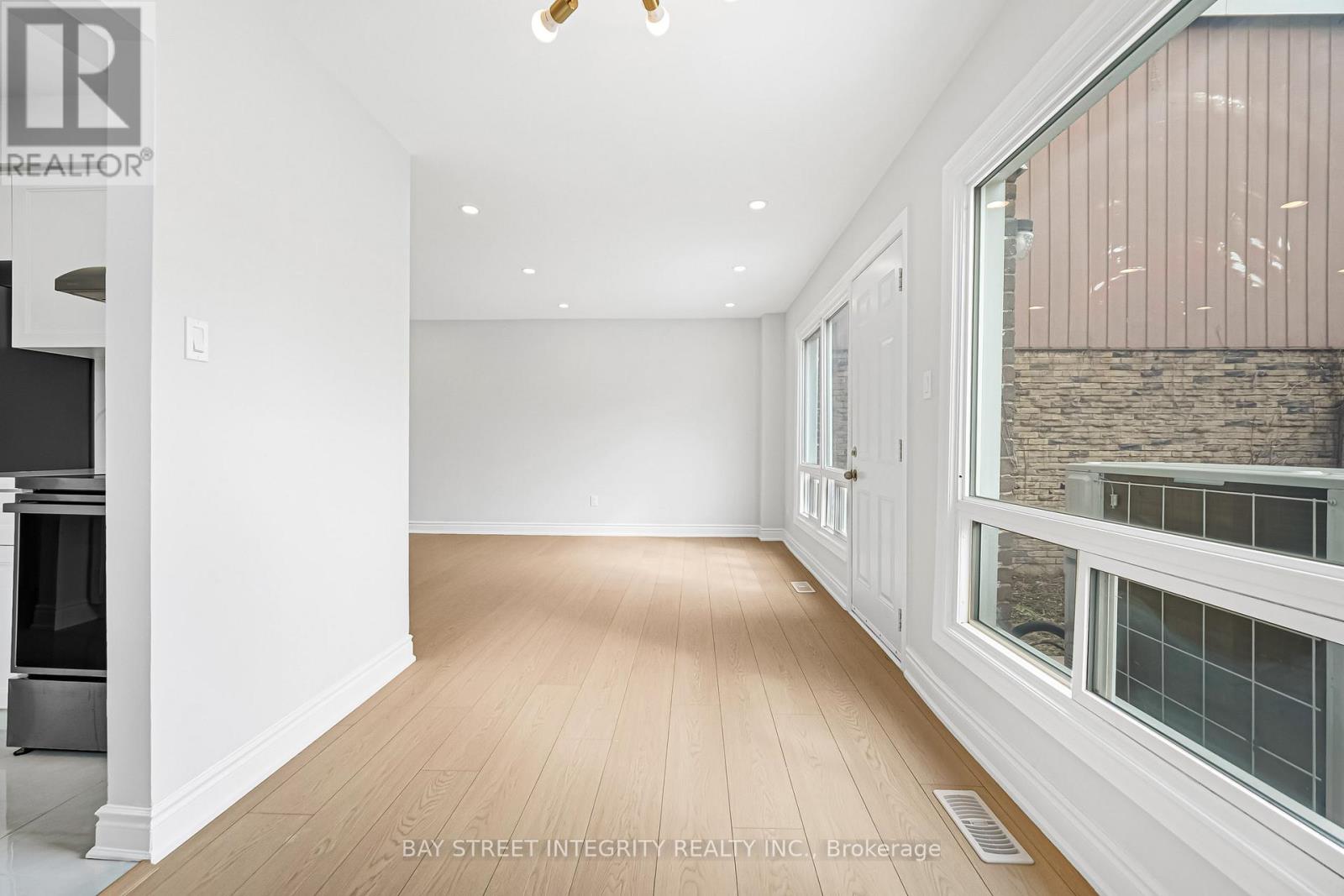 41 Elsa Vine Way, Toronto, Ontario  M2J 4H8 - Photo 15 - C12843180