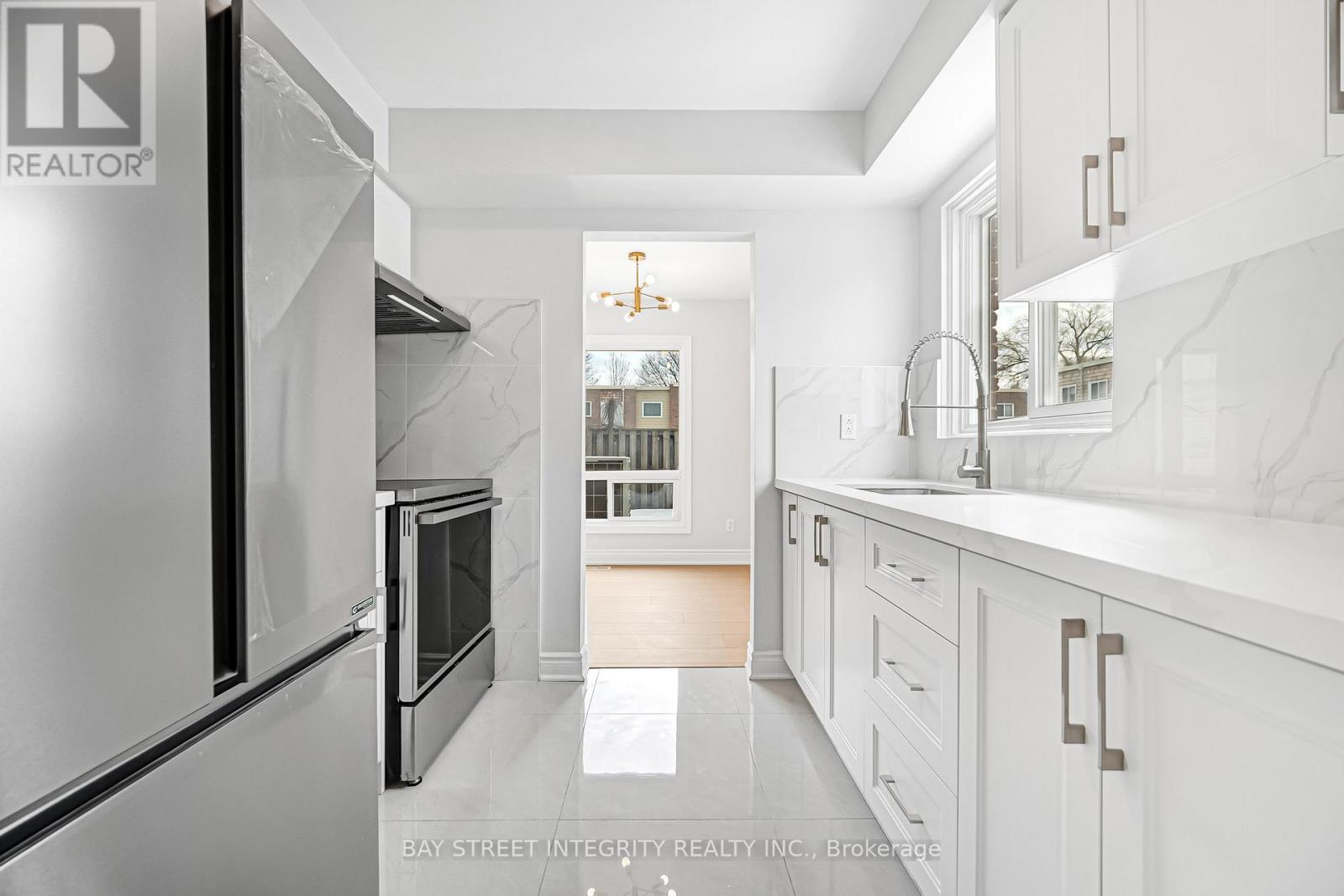 41 Elsa Vine Way, Toronto, Ontario  M2J 4H8 - Photo 18 - C12843180