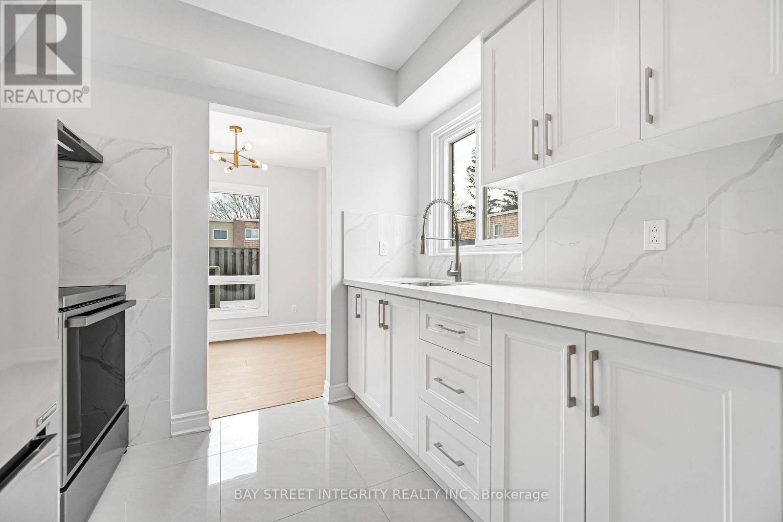 41 Elsa Vine Way, Toronto, Ontario  M2J 4H8 - Photo 19 - C12843180