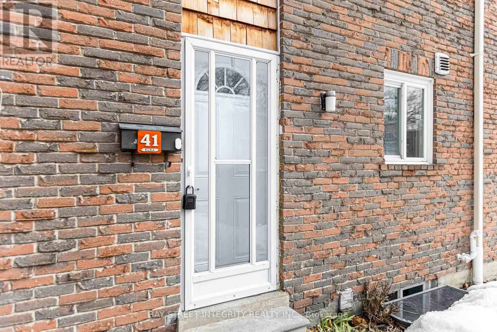 41 Elsa Vine Way, Toronto, Ontario  M2J 4H8 - Photo 2 - C12843180