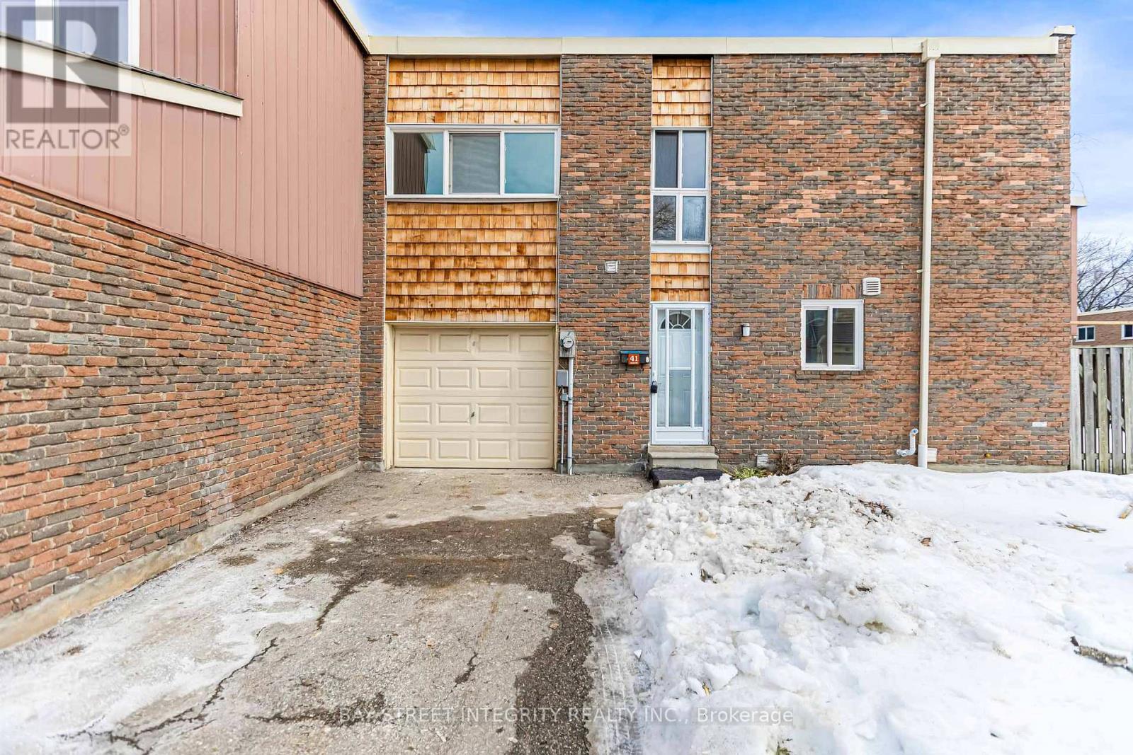 41 Elsa Vine Way, Toronto, Ontario  M2J 4H8 - Photo 3 - C12843180