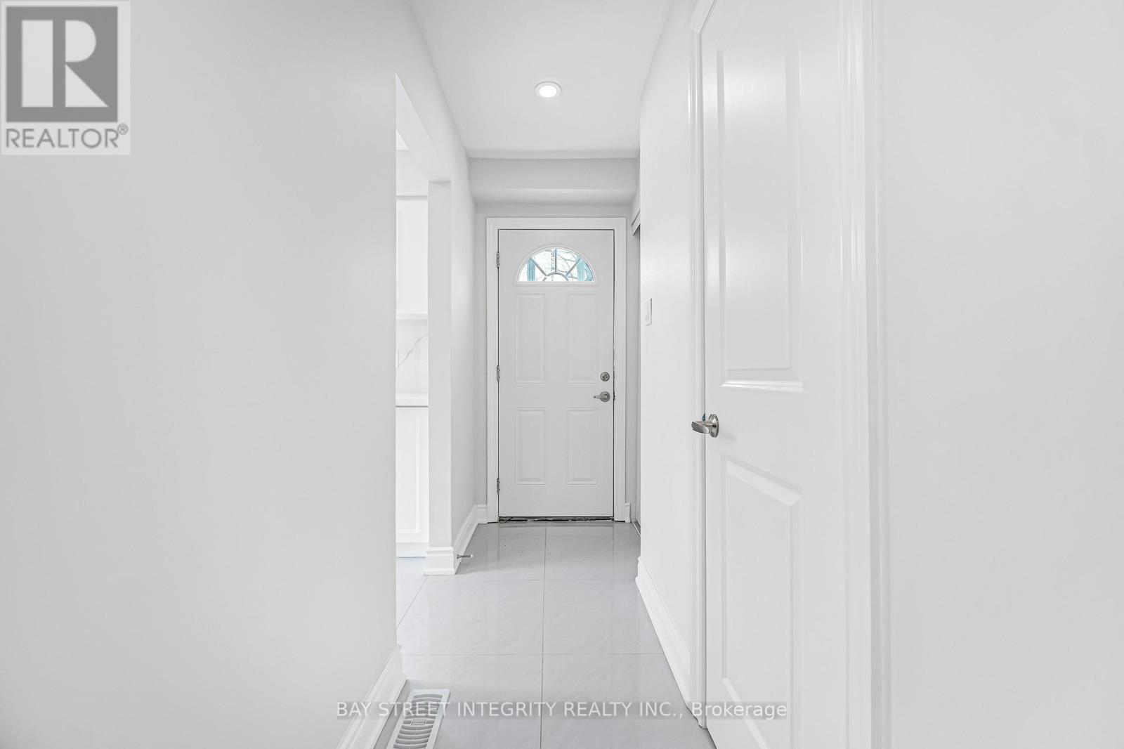 41 Elsa Vine Way, Toronto, Ontario  M2J 4H8 - Photo 4 - C12843180