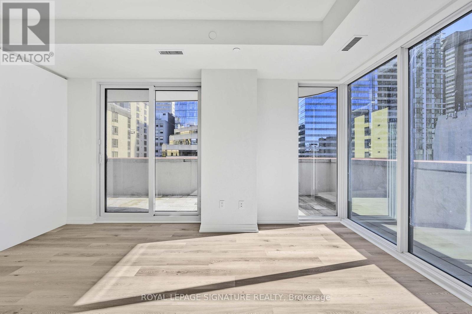 504 - 280 Dundas Street W, Toronto, Ontario  M5T 1G2 - Photo 2 - C12843280