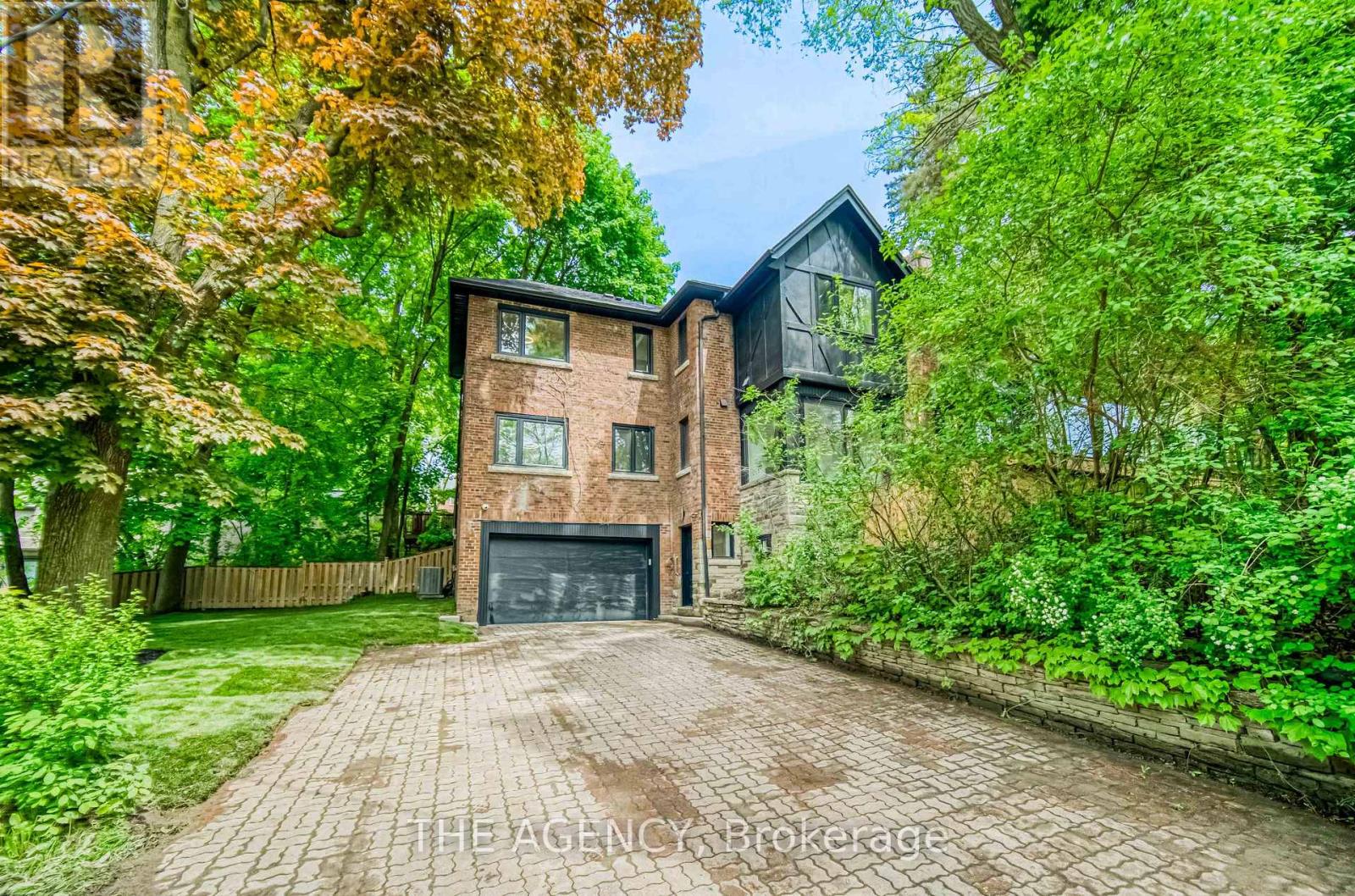16 Duncannon Drive, Toronto, Ontario  M5P 2M1 - Photo 2 - C12843340