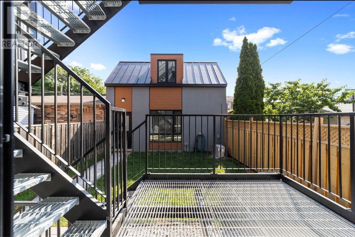 531 Delaware Avenue N, Toronto, Ontario  M6H 2V3 - Photo 19 - C12843388