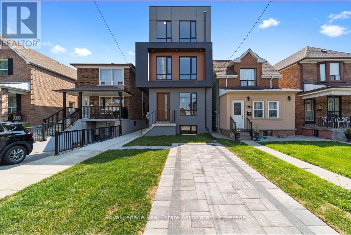 531 Delaware Avenue N, Toronto, Ontario  M6H 2V3 - Photo 2 - C12843388