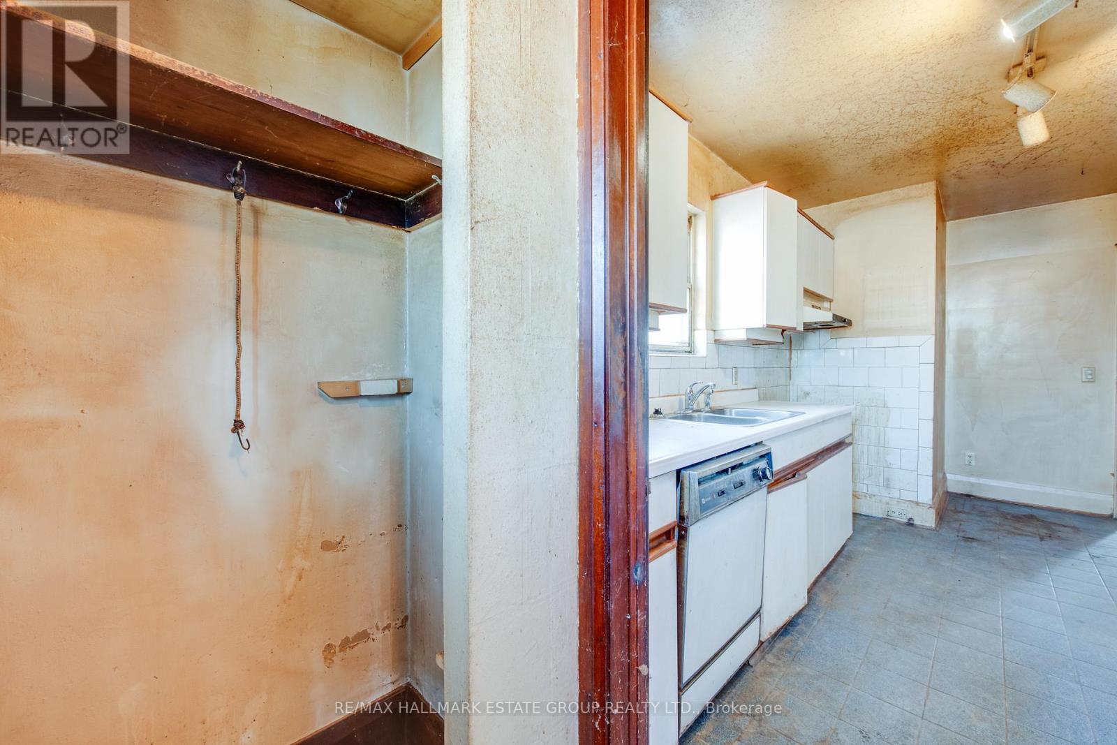 85 Kings Park Boulevard, Toronto, Ontario  M4J 2C2 - Photo 3 - E12843326