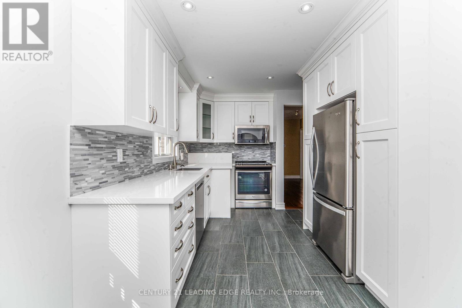 206 Cass Avenue, Toronto, Ontario  M1T 2C2 - Photo 5 - E12843346