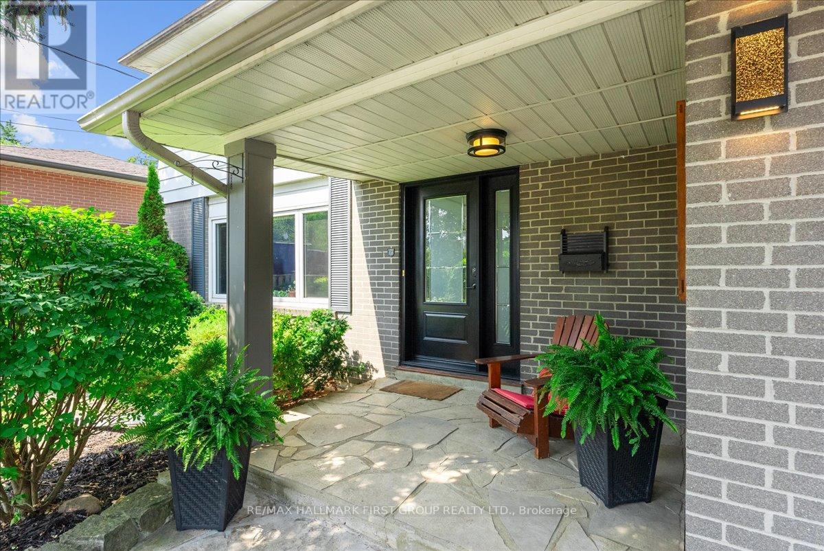 820 Sanok Drive, Pickering, Ontario L1W 2R2 - Photo 3 - E12843474