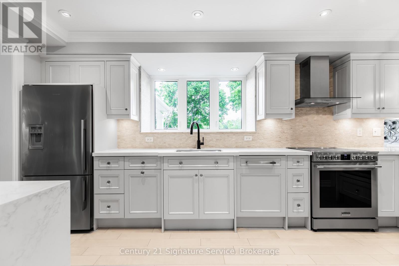 16 Ferndale Crescent, Brampton, Ontario  L6W 1E9 - Photo 12 - W12839772