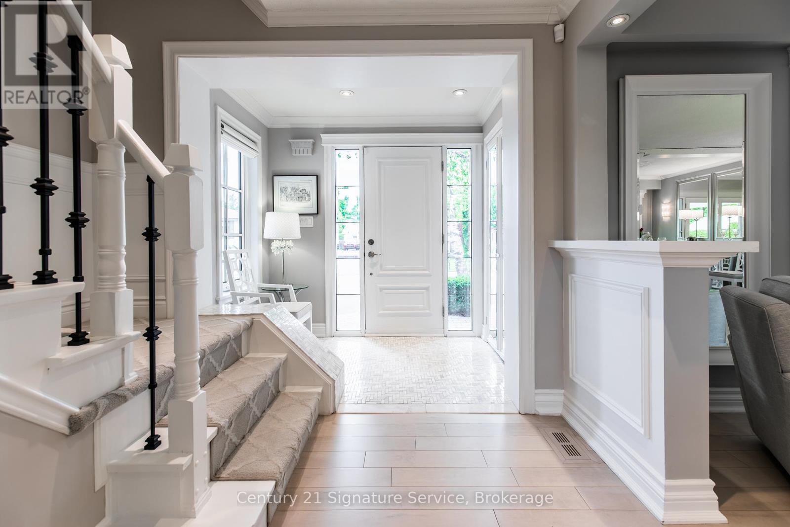 16 Ferndale Crescent, Brampton, Ontario  L6W 1E9 - Photo 4 - W12839772