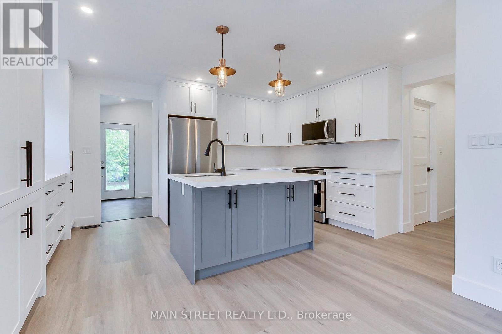 353 Pasadena Drive, Georgina, Ontario  L4P 2Z2 - Photo 3 - N12843118