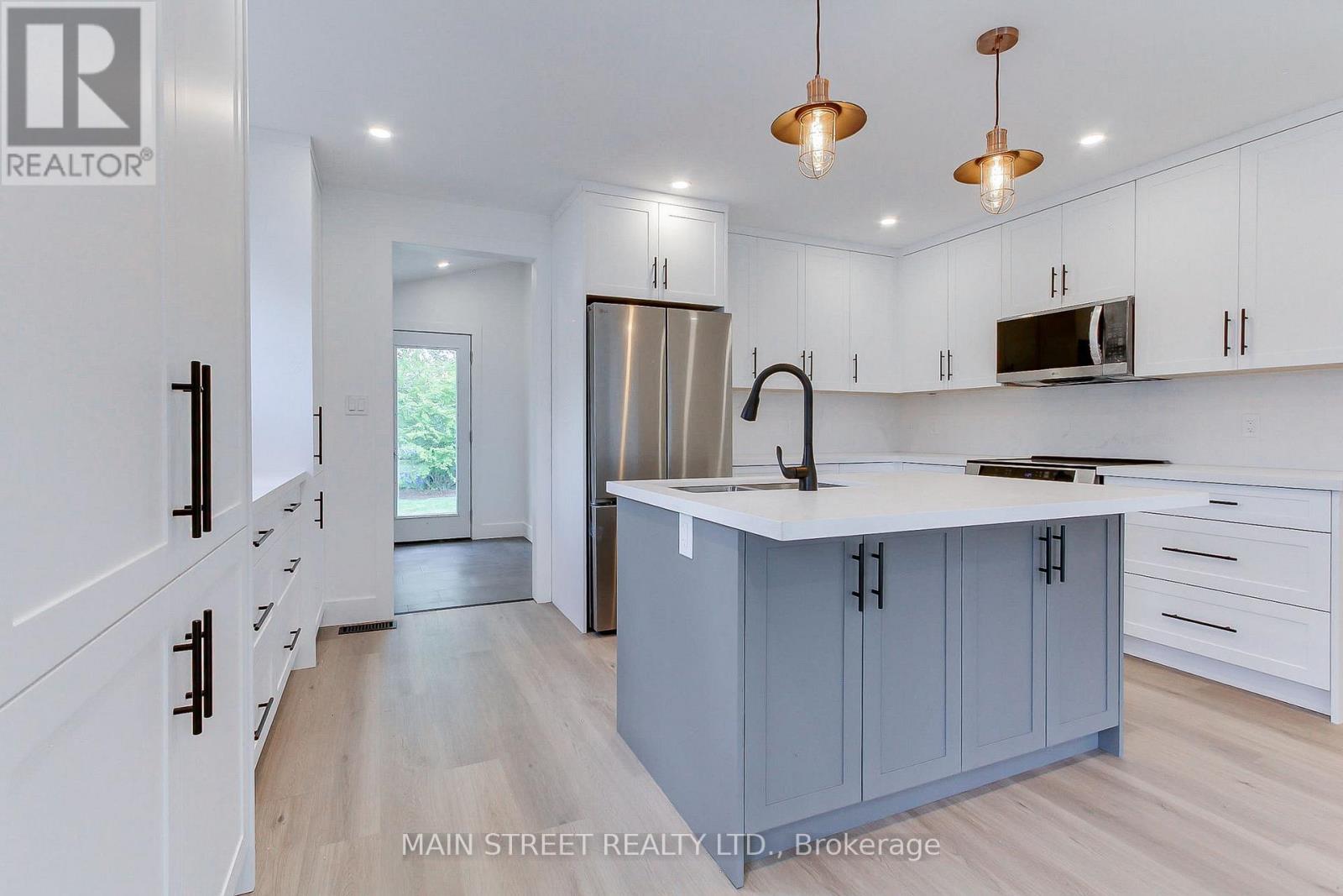 353 Pasadena Drive, Georgina, Ontario  L4P 2Z2 - Photo 5 - N12843118