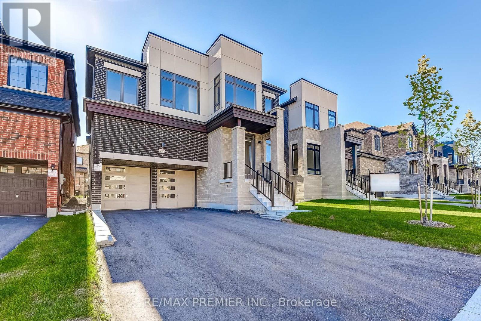 215 Fallharvest Way, Whitchurch-Stouffville, Ontario  L4A 0S1 - Photo 2 - N12843138