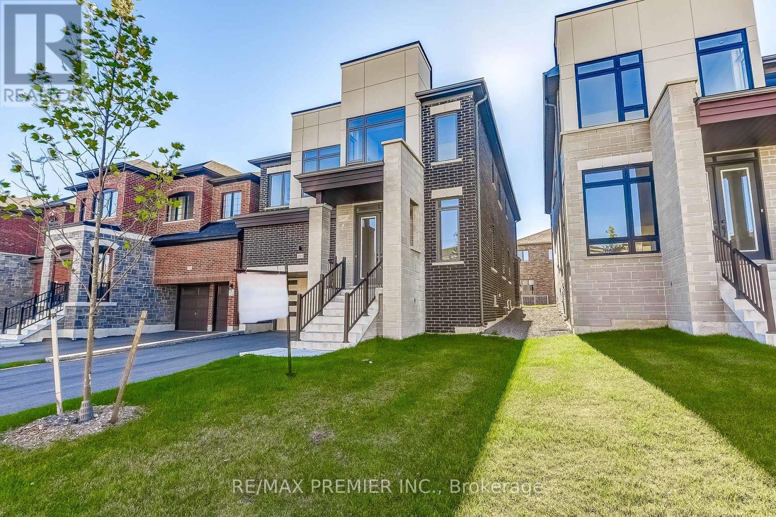 215 Fallharvest Way, Whitchurch-Stouffville, Ontario  L4A 0S1 - Photo 3 - N12843138