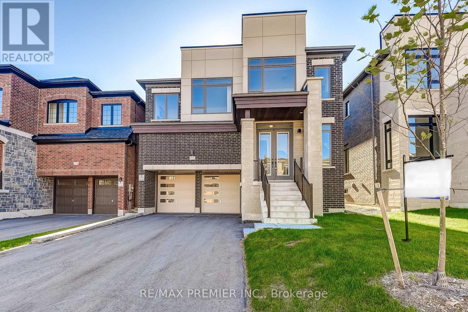 215 Fallharvest Way, Whitchurch-Stouffville, Ontario  L4A 0S1 - Photo 4 - N12843138