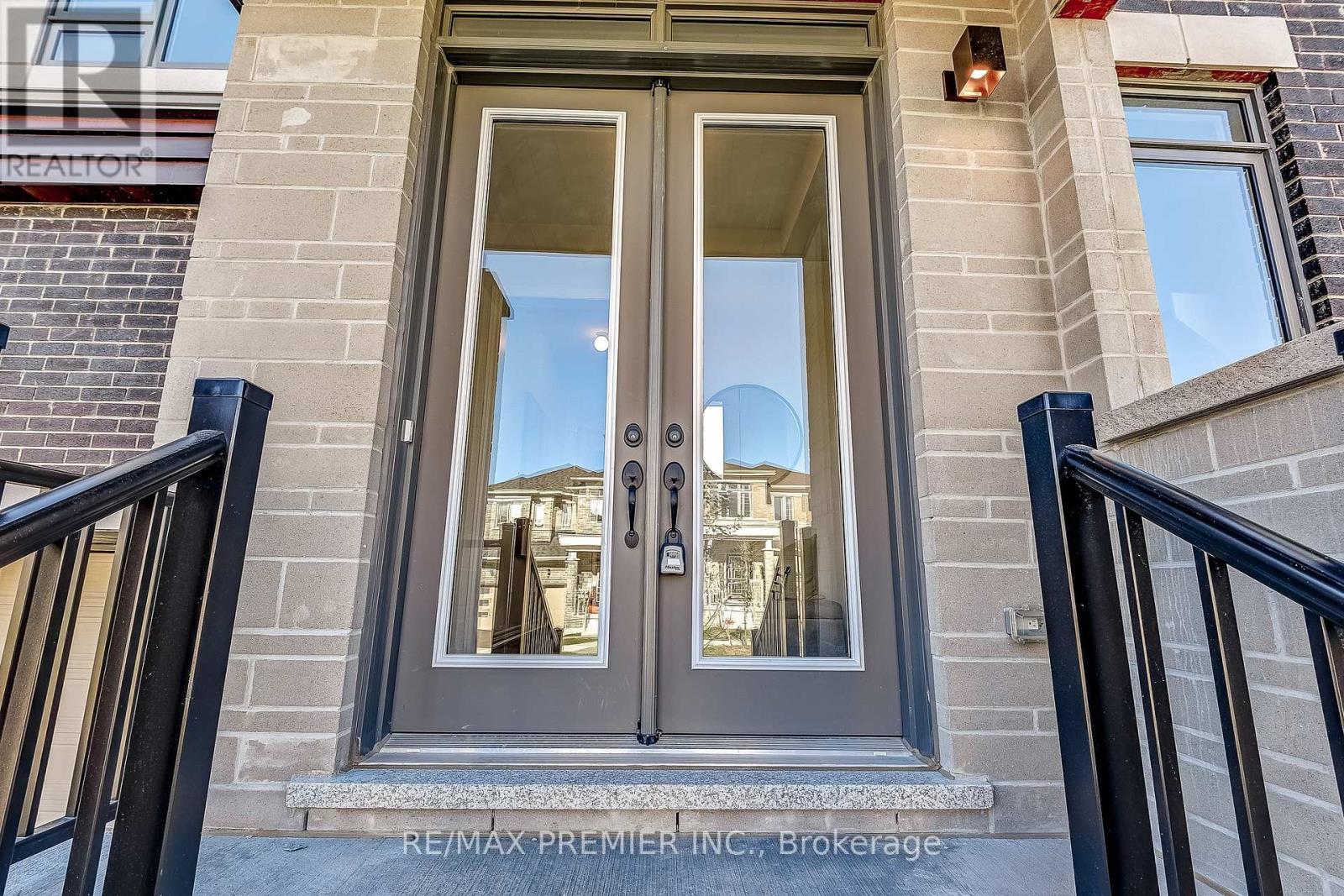 215 Fallharvest Way, Whitchurch-Stouffville, Ontario  L4A 0S1 - Photo 7 - N12843138