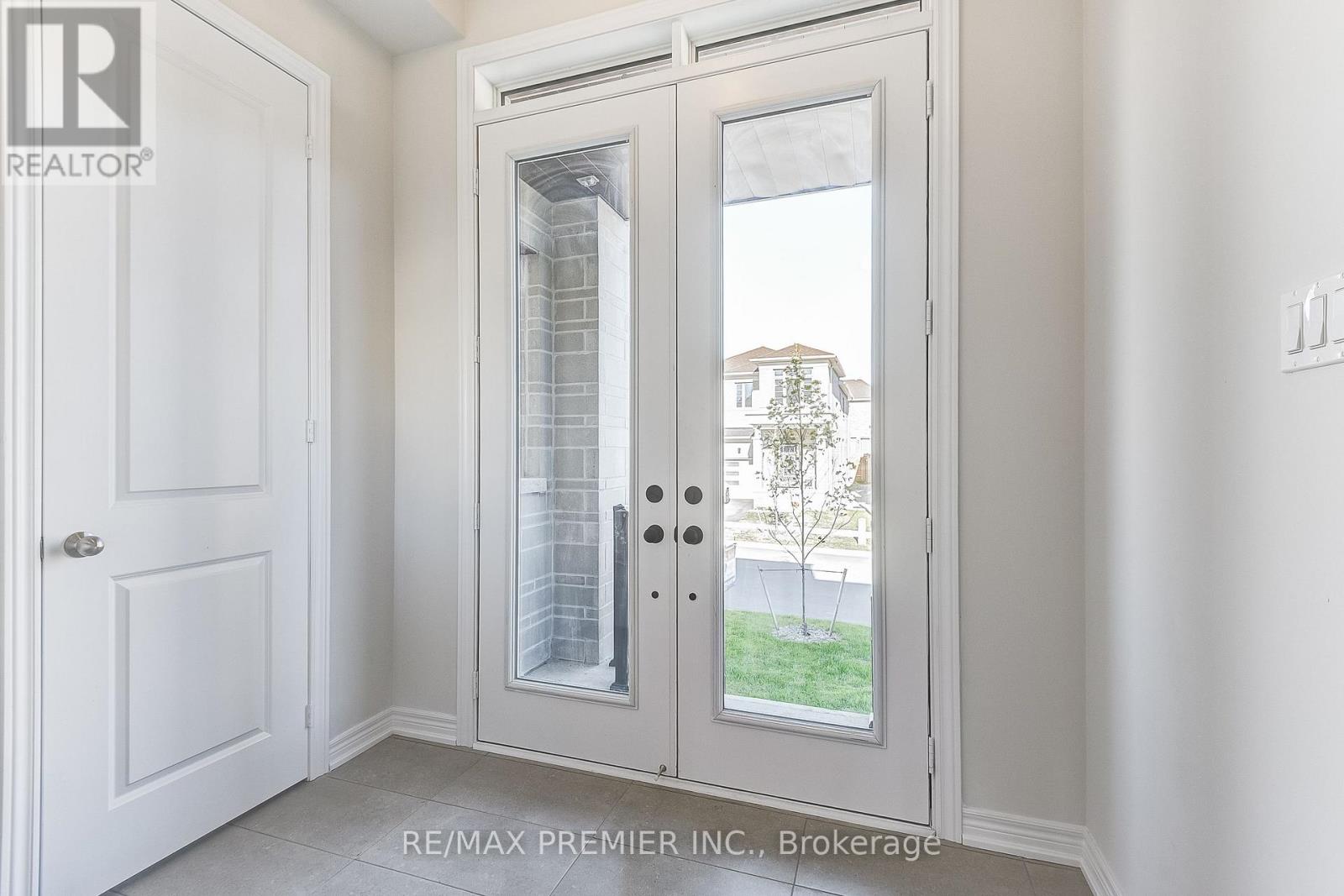 215 Fallharvest Way, Whitchurch-Stouffville, Ontario  L4A 0S1 - Photo 8 - N12843138