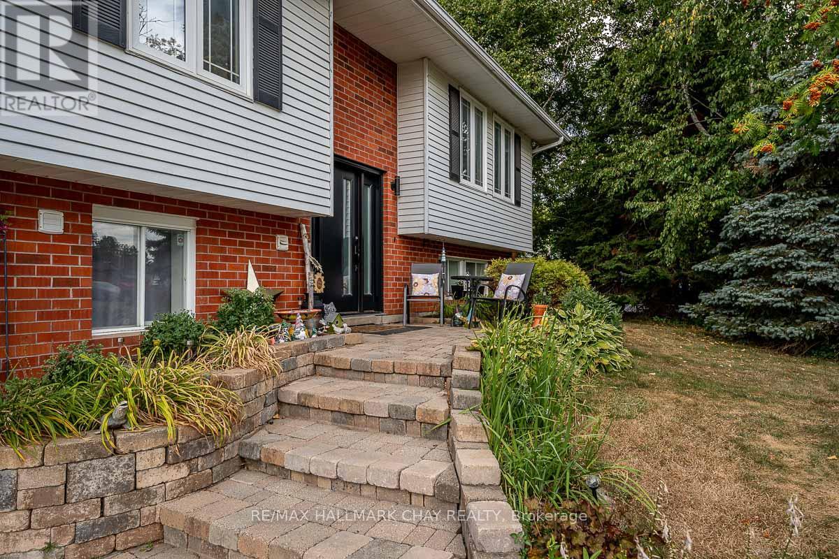 61 Marshall Crescent, Essa (Baxter), Ontario  L0M 1B1 - Photo 3 - N12843196