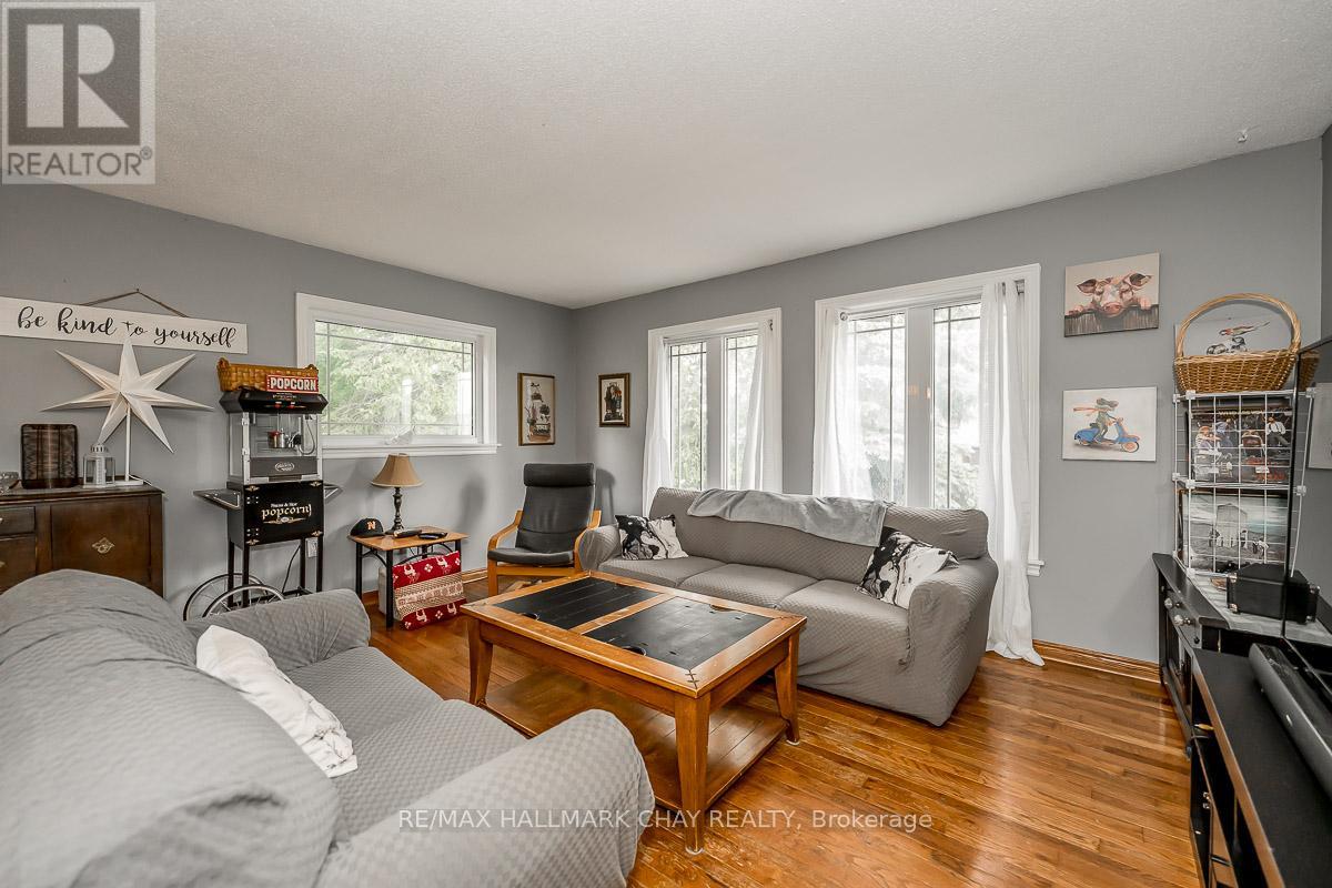 61 Marshall Crescent, Essa (Baxter), Ontario  L0M 1B1 - Photo 7 - N12843196