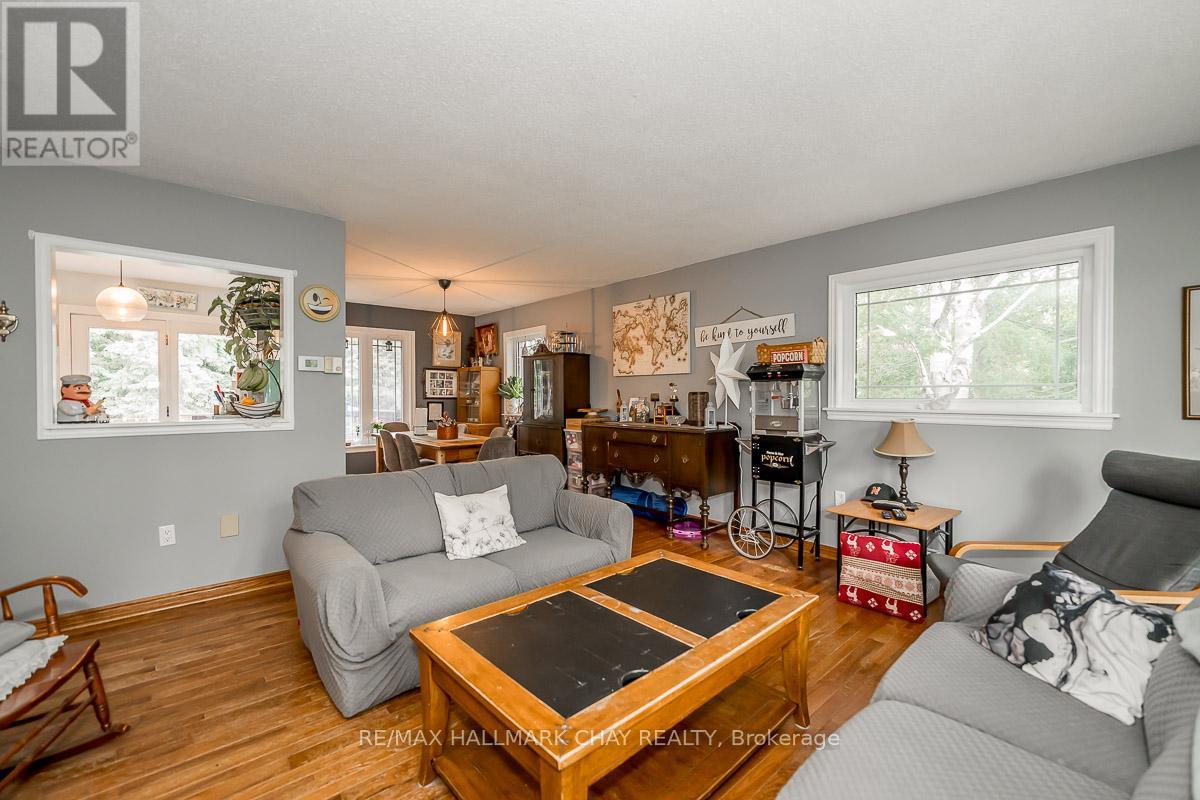 61 Marshall Crescent, Essa (Baxter), Ontario  L0M 1B1 - Photo 8 - N12843196