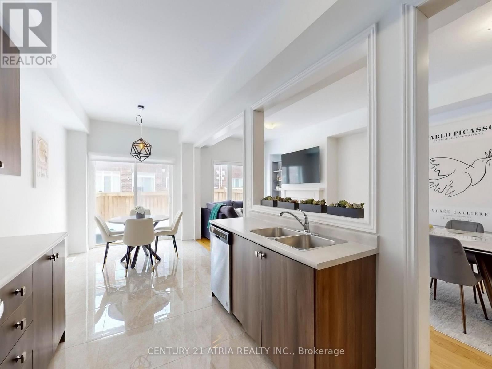 28 Veterans Street, Bradford West Gwillimbury, Ontario  L3Z 4L3 - Photo 11 - N12843282