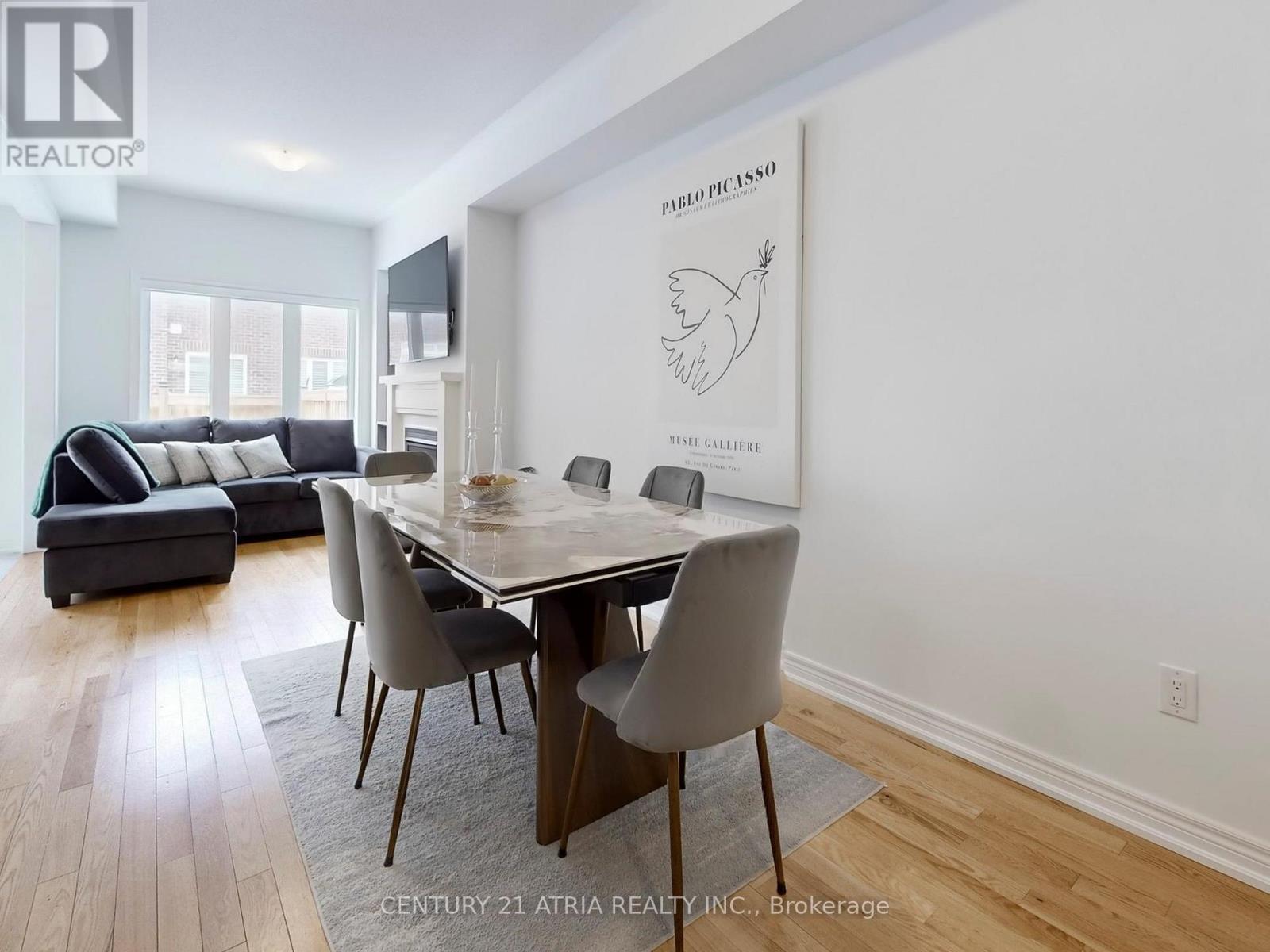 28 Veterans Street, Bradford West Gwillimbury, Ontario  L3Z 4L3 - Photo 18 - N12843282