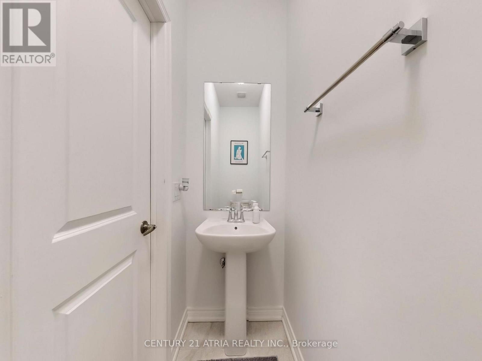 28 Veterans Street, Bradford West Gwillimbury, Ontario  L3Z 4L3 - Photo 19 - N12843282