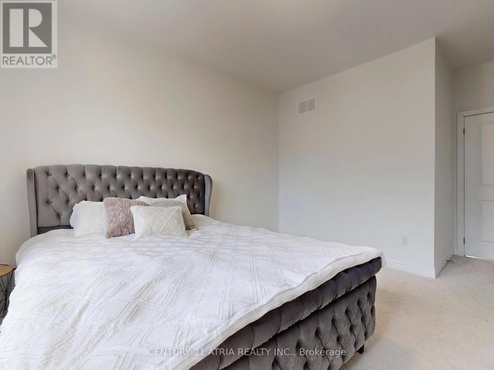 28 Veterans Street, Bradford West Gwillimbury, Ontario  L3Z 4L3 - Photo 24 - N12843282