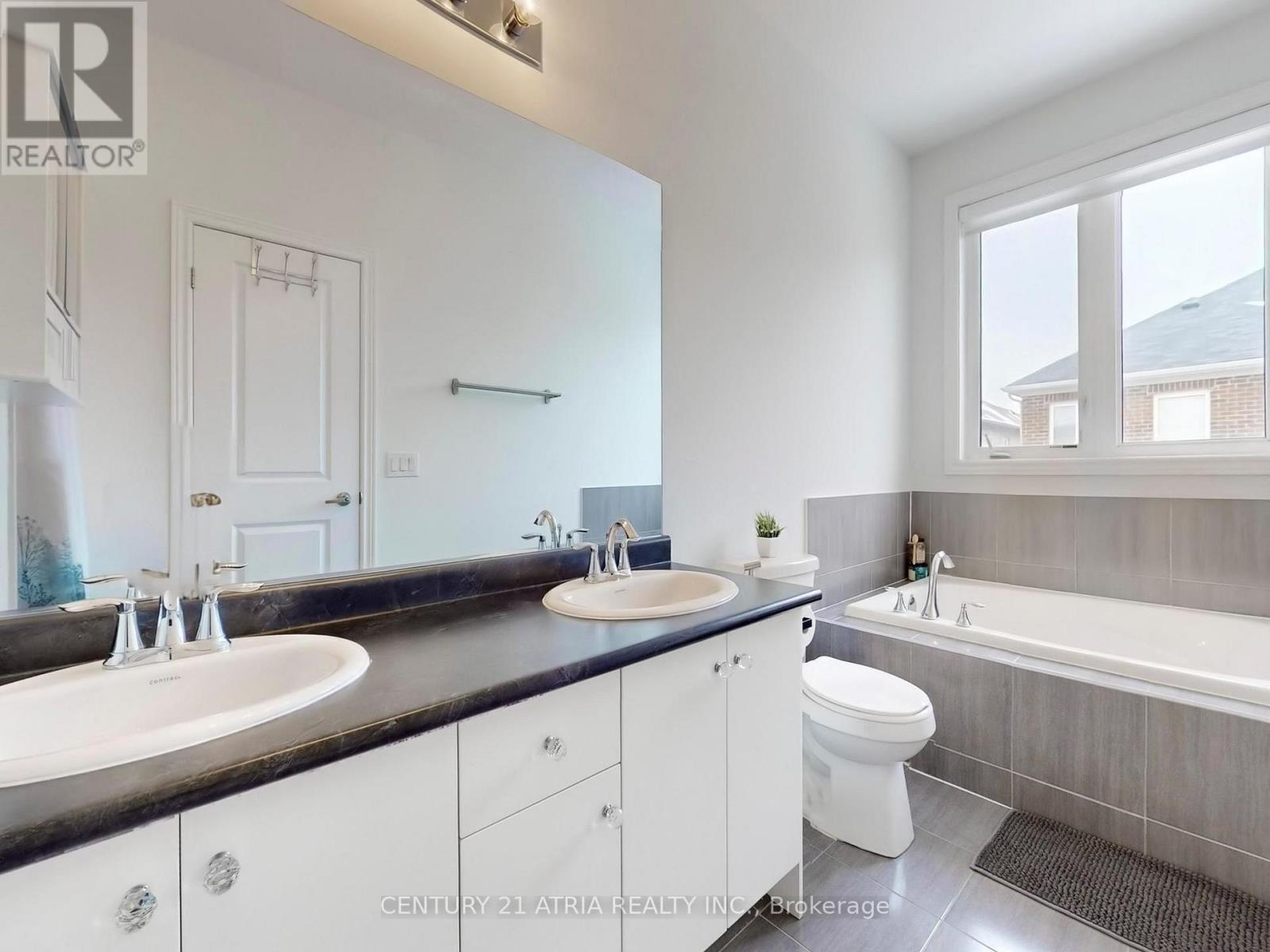 28 Veterans Street, Bradford West Gwillimbury, Ontario  L3Z 4L3 - Photo 26 - N12843282