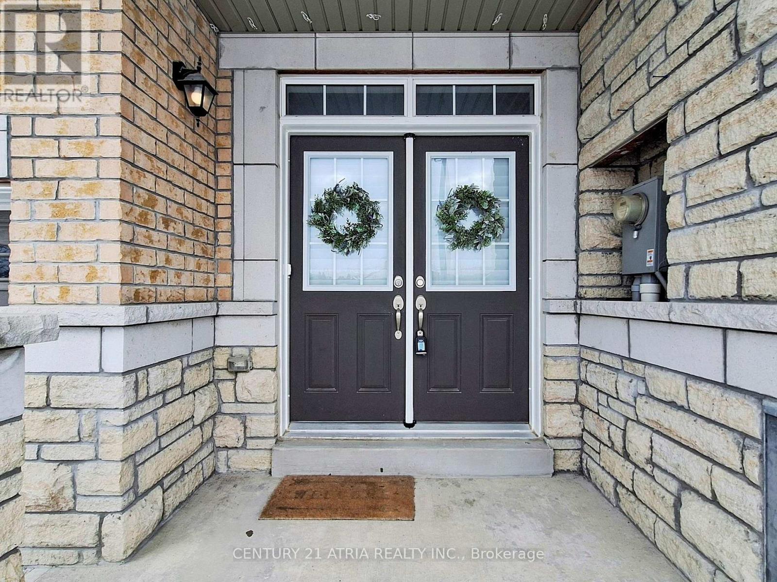 28 Veterans Street, Bradford West Gwillimbury, Ontario  L3Z 4L3 - Photo 3 - N12843282