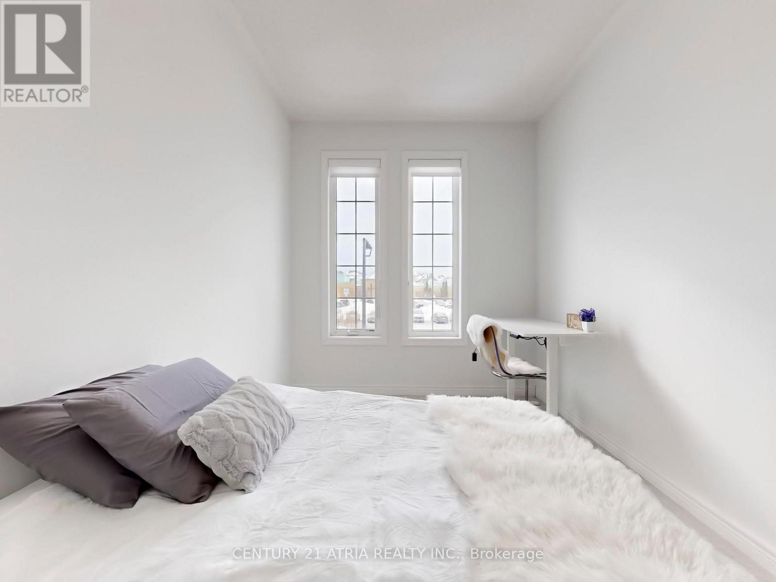 28 Veterans Street, Bradford West Gwillimbury, Ontario  L3Z 4L3 - Photo 33 - N12843282