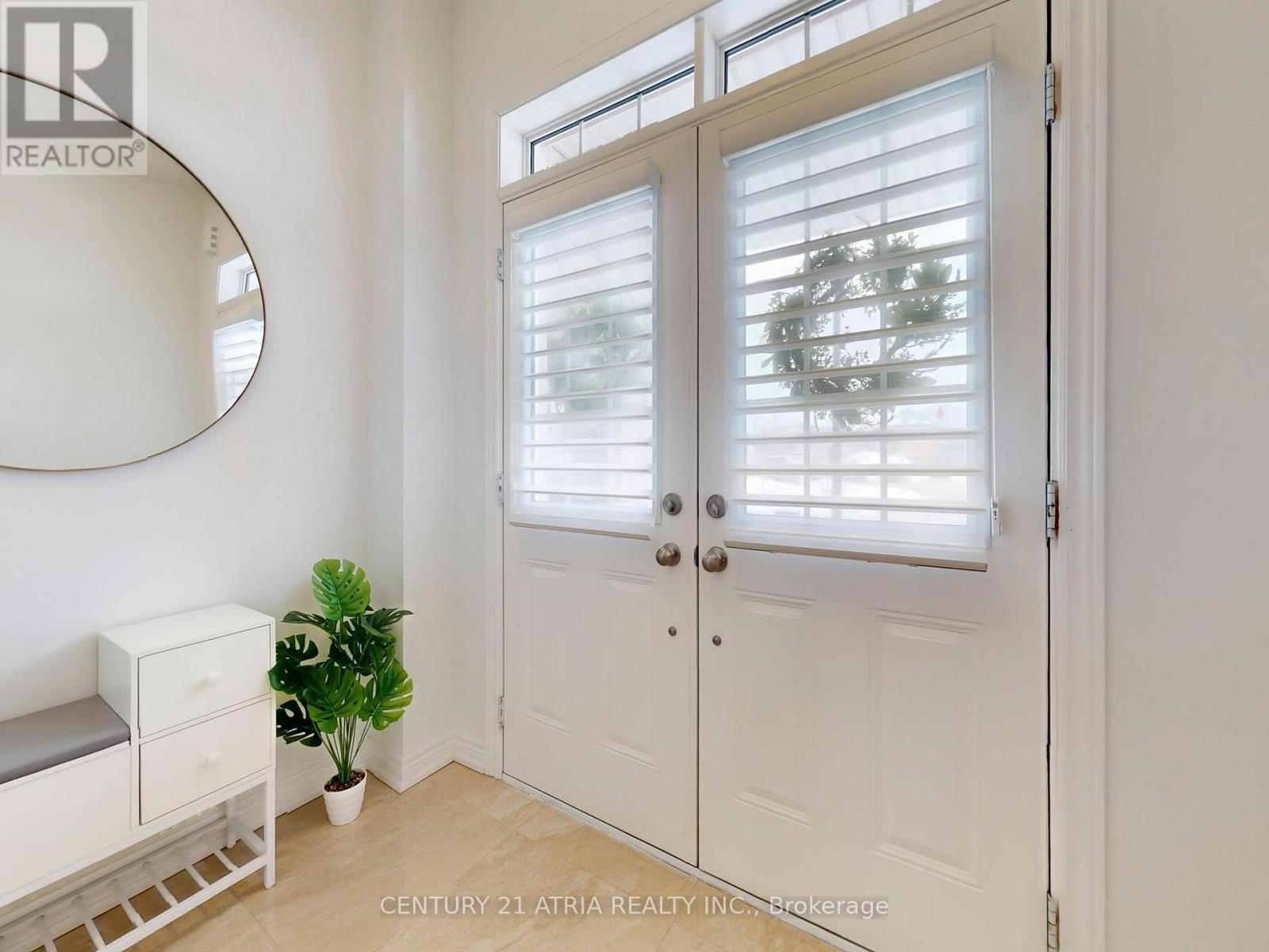 28 Veterans Street, Bradford West Gwillimbury, Ontario  L3Z 4L3 - Photo 4 - N12843282