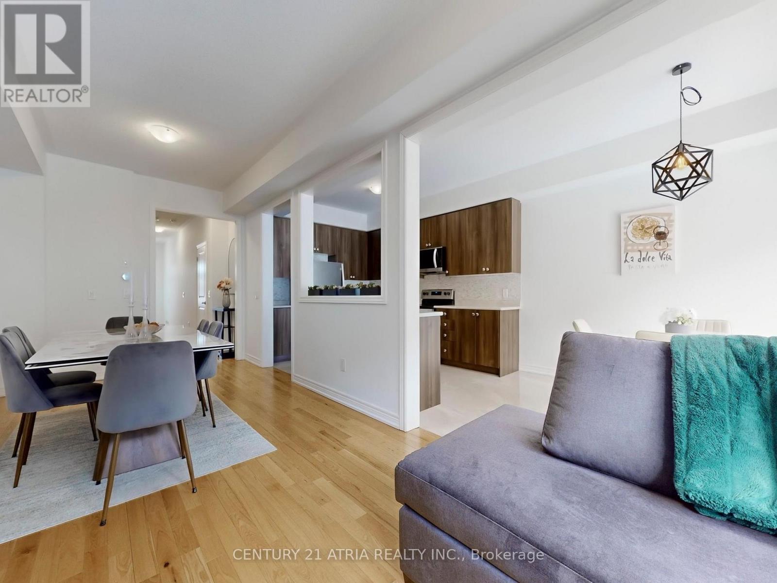 28 Veterans Street, Bradford West Gwillimbury, Ontario  L3Z 4L3 - Photo 7 - N12843282