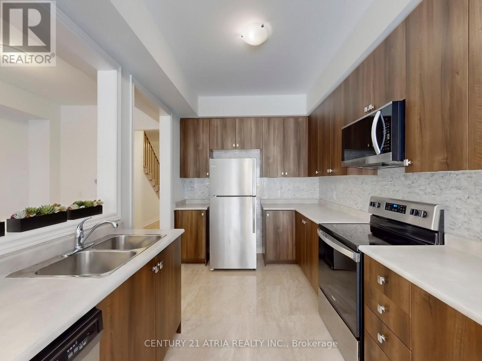 28 Veterans Street, Bradford West Gwillimbury, Ontario  L3Z 4L3 - Photo 8 - N12843282